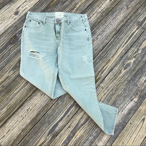 One Teaspoon | Quarter Length |Distressed Jeans - Picture 7 of 9